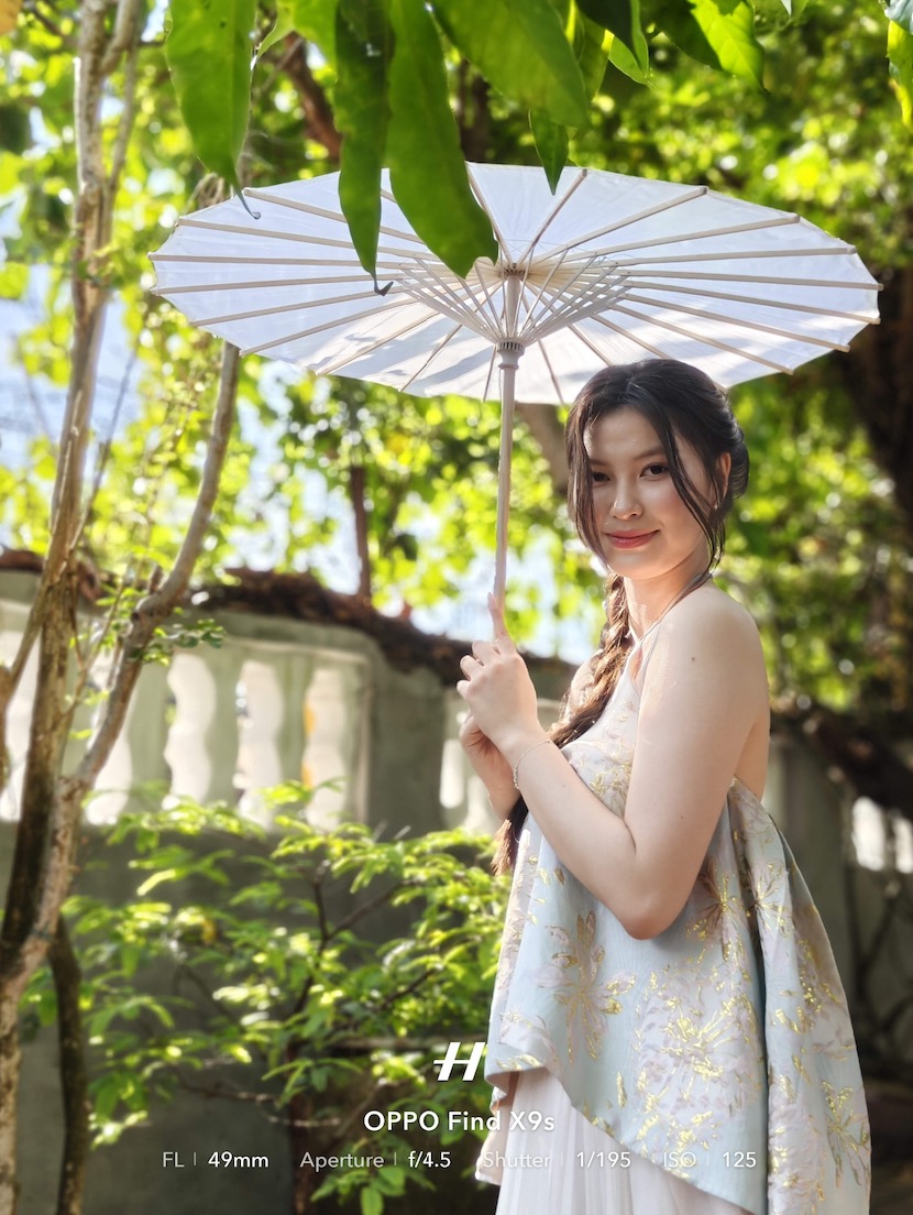 Đánh giá OPPO Find X9s: Khi smartphone nhỏ gọn mang tham vọng thay thế máy ảnh chuyên nghiệp TechTimes Vietnam Dynamic range cũng là điểm mạnh cực lớn của thiết bị. Những bối cảnh khó như chụp ngược sáng, chụp người trước cửa kính hoặc dưới nắng gắt đều được xử lý rất tốt. Highlight hiếm khi bị cháy mạnh, trong khi vùng shadow vẫn giữ được lượng chi tiết đáng kể. Quan trọng hơn, HDR trên Find X9s không khiến ảnh bị “flat”.