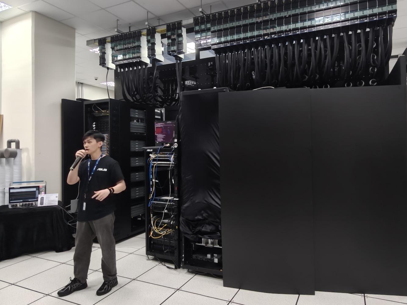 Bên trong ASUS AI Lab tại Đài Loan: Hậu trường của những hệ thống AI quy mô hàng đầu thế giới TechTimes Vietnam Bên trong ASUS AI Lab tại Đài Loan: Hậu trường của những hệ thống AI quy mô hàng đầu thế giới
