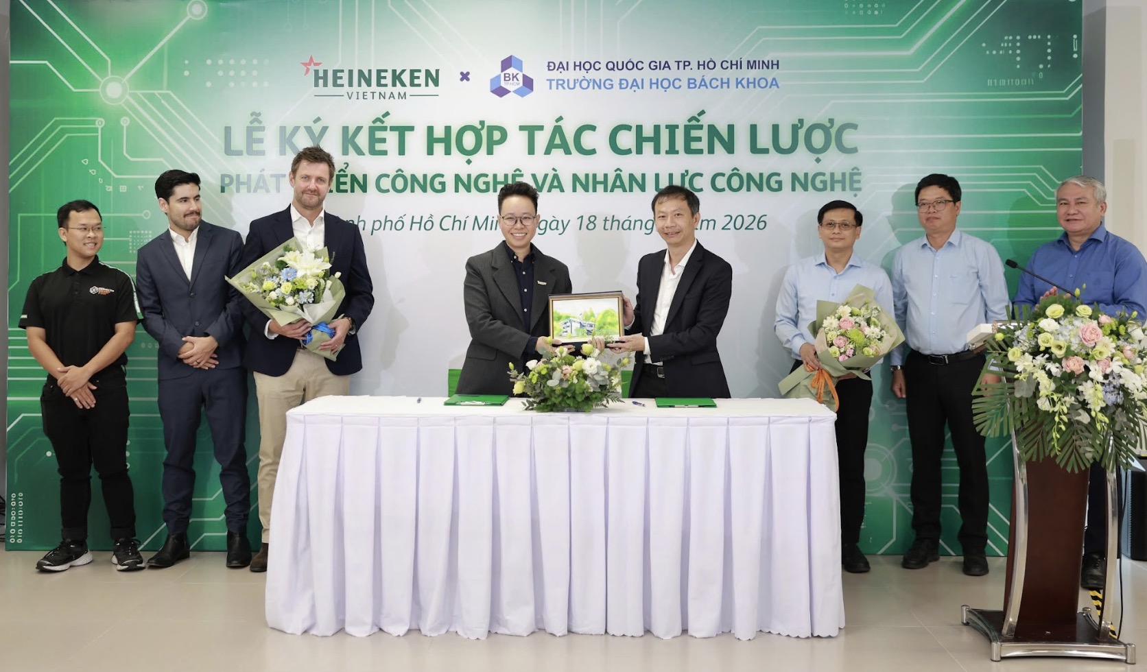 HEINEKEN Việt Nam và Đại học Bách Khoa TP.HCM bắt tay phát triển công nghệ nhà máy thông minh TechTimes Vietnam HEINEKEN Việt Nam và Đại học Bách Khoa TP.HCM bắt tay phát triển công nghệ nhà máy thông minh