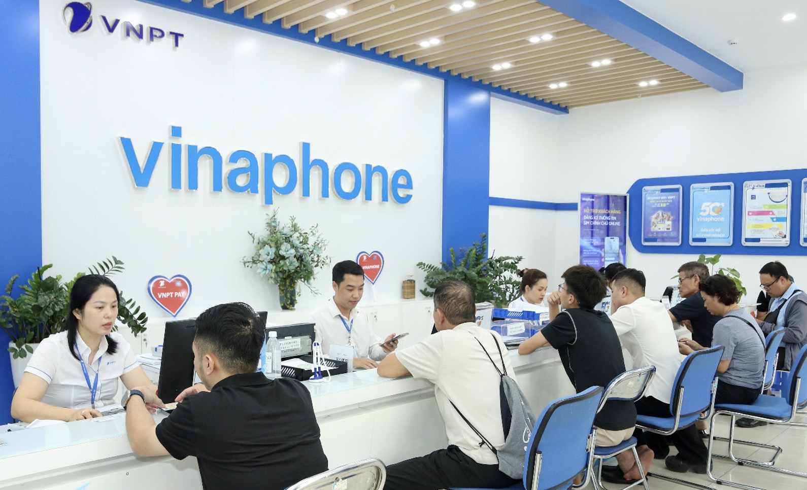 Từ những cuộc gọi đầu tiên đến hệ sinh thái số toàn diện: Hành trình 30 năm kết nối của VinaPhone TechTimes Vietnam Từ những cuộc gọi đầu tiên đến hệ sinh thái số toàn diện: Hành trình 30 năm kết nối của VinaPhone