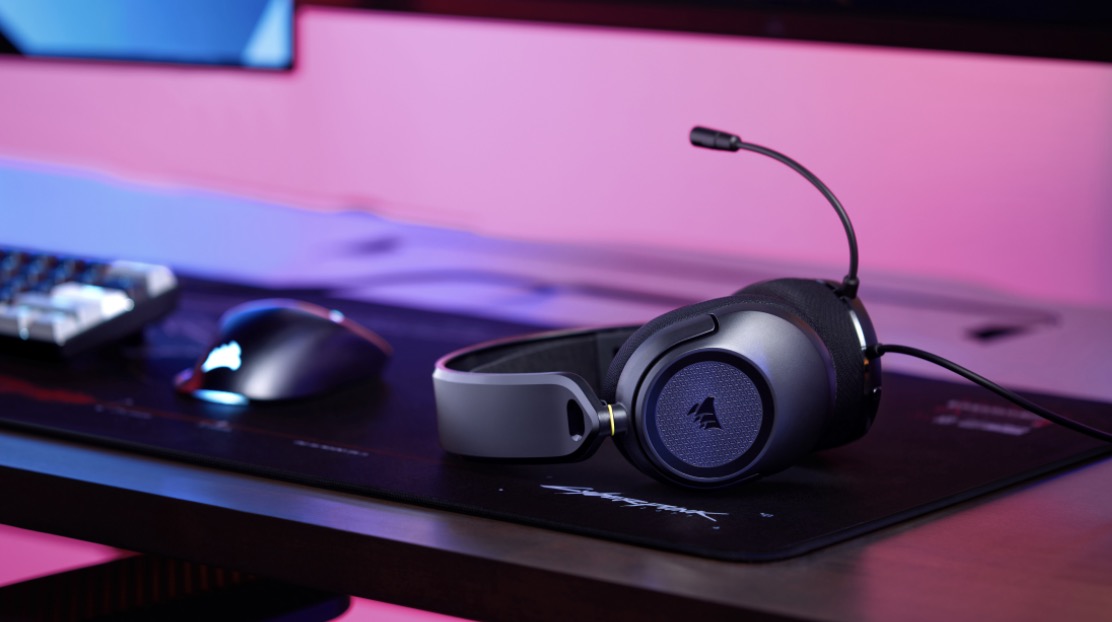 HS35 v3 WIRELESS mang đến giải pháp tai nghe đa nền tảng hướng đến sự linh hoạt tối đa. Sản phẩm hỗ trợ kết nối 2.4GHz, Bluetooth và có dây, cho phép sử dụng trên PC, console và thiết bị di động mà không cần thay đổi thiết lập. Driver 50mm kết hợp âm thanh vòm Dolby Atmos giúp tái tạo không gian âm thanh rõ ràng hơn, hỗ trợ định vị chính xác trong game.