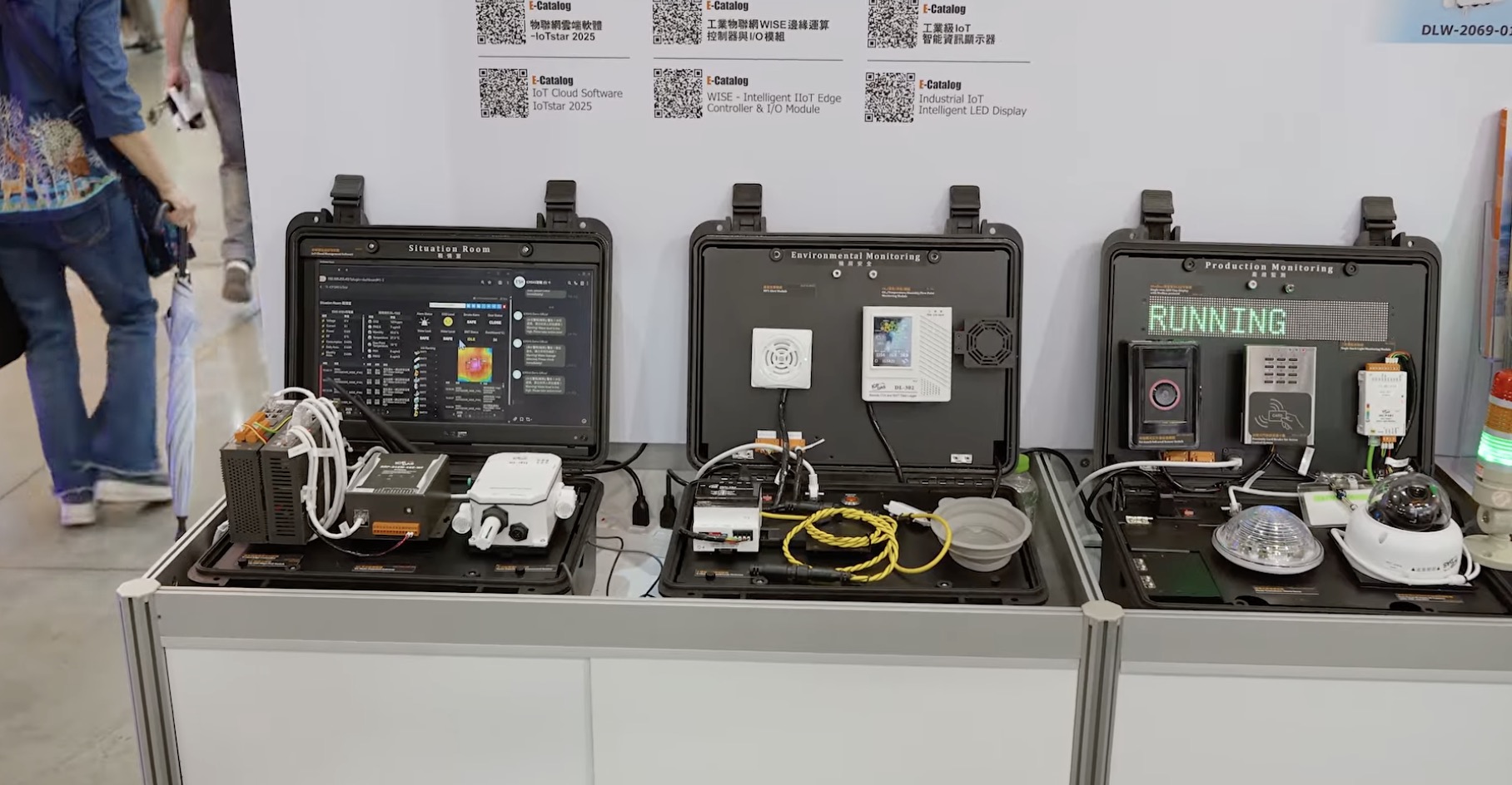 ICP DAS mang đến loạt giải pháp Edge AI dành cho nhà máy thông minh, trong đó nổi bật là nền tảng giám sát rung động PET-AR401. Hệ thống sử dụng cảm biến kết hợp thư viện chẩn đoán chuyên sâu để nhận diện sớm các dấu hiệu bất thường của thiết bị cơ khí như lệch trục, mất cân bằng động hoặc hư hỏng ổ bi.