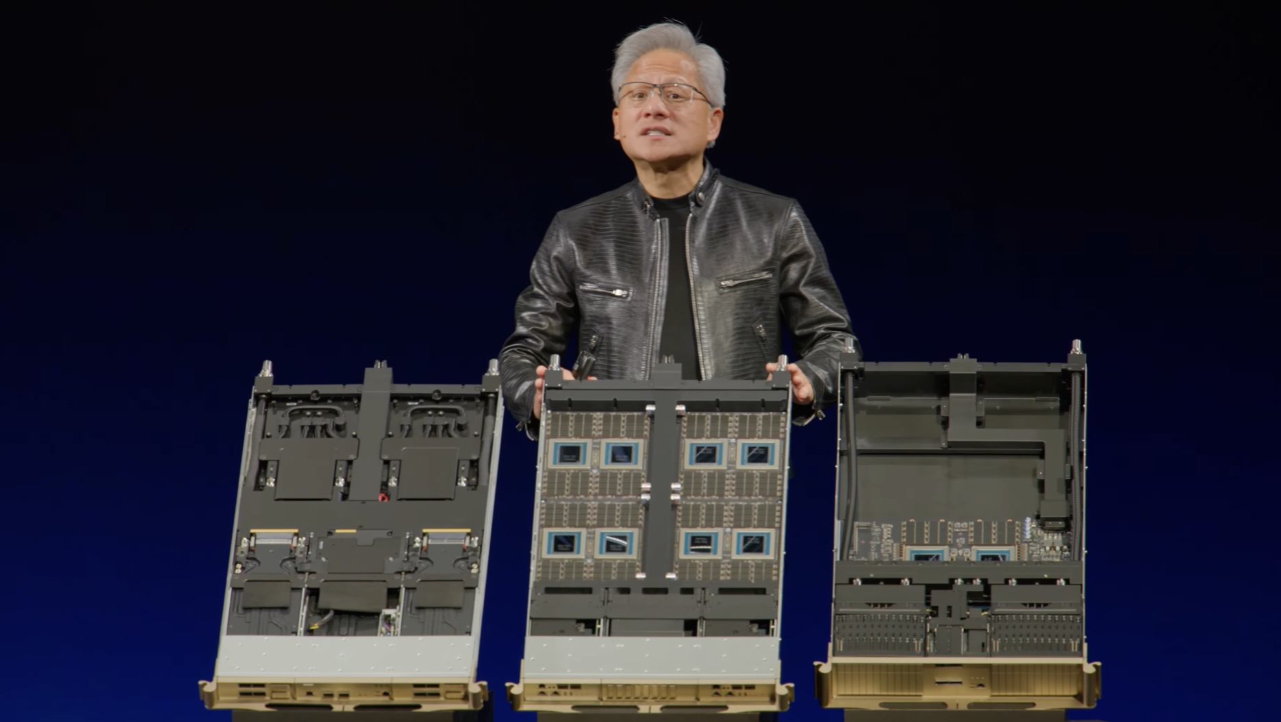 Để phục vụ làn sóng Agentic AI, NVIDIA công bố Vera Rubin đã chính thức bước vào giai đoạn sản xuất quy mô lớn. Đây không chỉ là một thế hệ GPU mới mà là một nền tảng hạ tầng hoàn chỉnh dành cho các “AI Factory” – những trung tâm dữ liệu được xây dựng chuyên biệt để đào tạo và vận hành các hệ thống AI quy mô cực lớn.