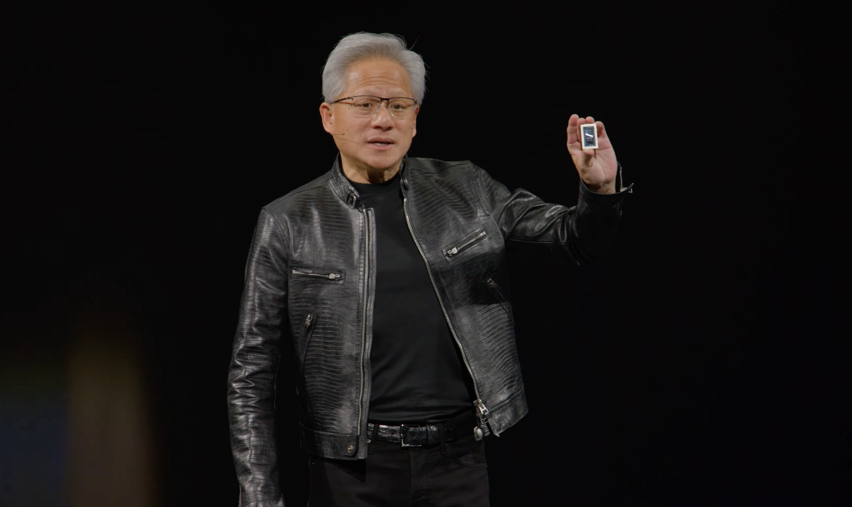 Một điểm nhấn khác của bài phát biểu là sự hợp tác giữa NVIDIA và Microsoft nhằm xây dựng thế hệ máy tính cá nhân mới mang tên RTX Spark.