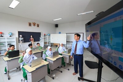 Các trường hàng đầu Đông Nam Á tham gia chương trình Cambridge English Educational Partners để phát triển thế hệ nhân tài tương lai TechTimes Vietnam 1784092206 549 Cac truong hang dau Dong Nam A tham gia chuong TechTimes Vietnam Các trường hàng đầu Đông Nam Á tham gia chương trình Cambridge English Educational Partners để phát triển thế hệ nhân tài tương lai