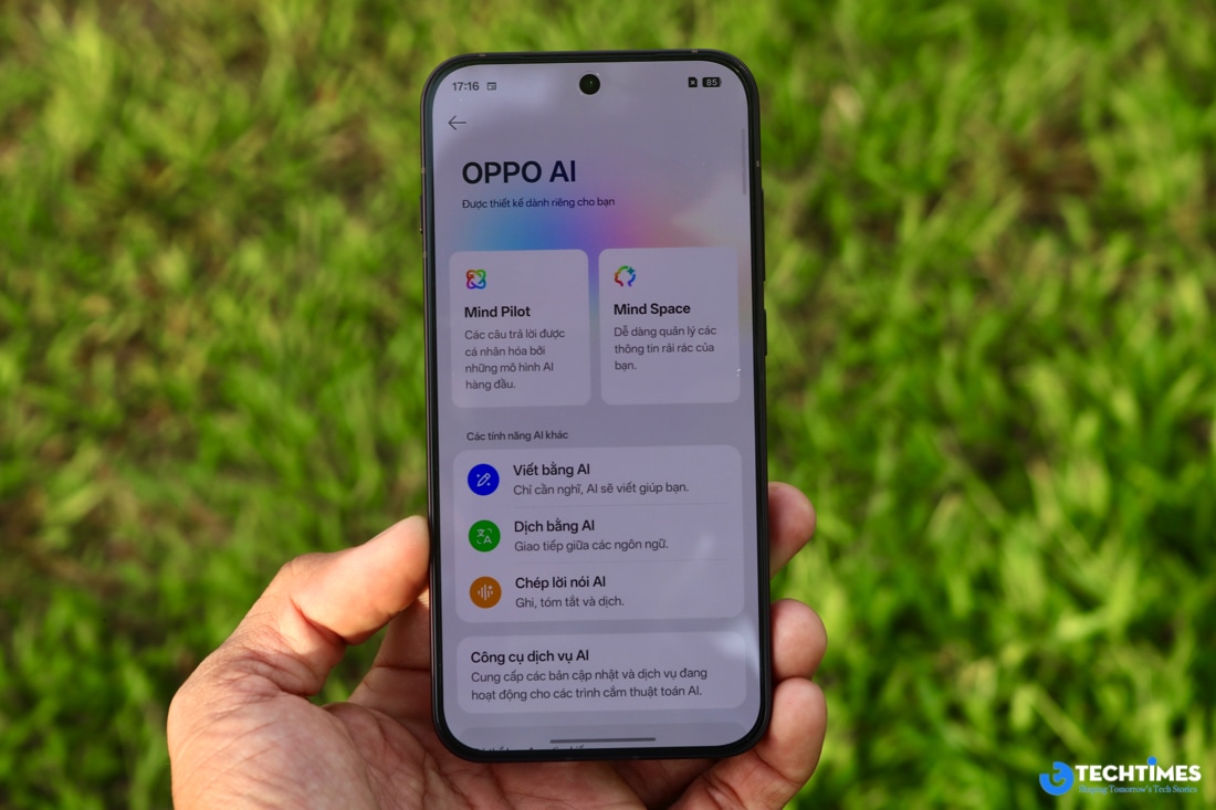 Đánh giá OPPO Reno16 5G: Khi AI và camera cùng giúp việc sáng tạo nội dung trở nên đơn giản hơn TechTimes Vietnam Những tính năng AI trên Reno16 5G không chỉ dừng lại ở việc xóa vật thể hay cải thiện chất lượng ảnh như nhiều smartphone hiện nay. OPPO đã bổ sung thêm nhiều công cụ phục vụ trực tiếp quá trình sáng tạo nội dung, giúp người dùng tiết kiệm thời gian hậu kỳ. Nhờ đó, AI trở thành một phần trong quy trình làm việc hằng ngày thay vì chỉ là tính năng mang tính trình diễn.