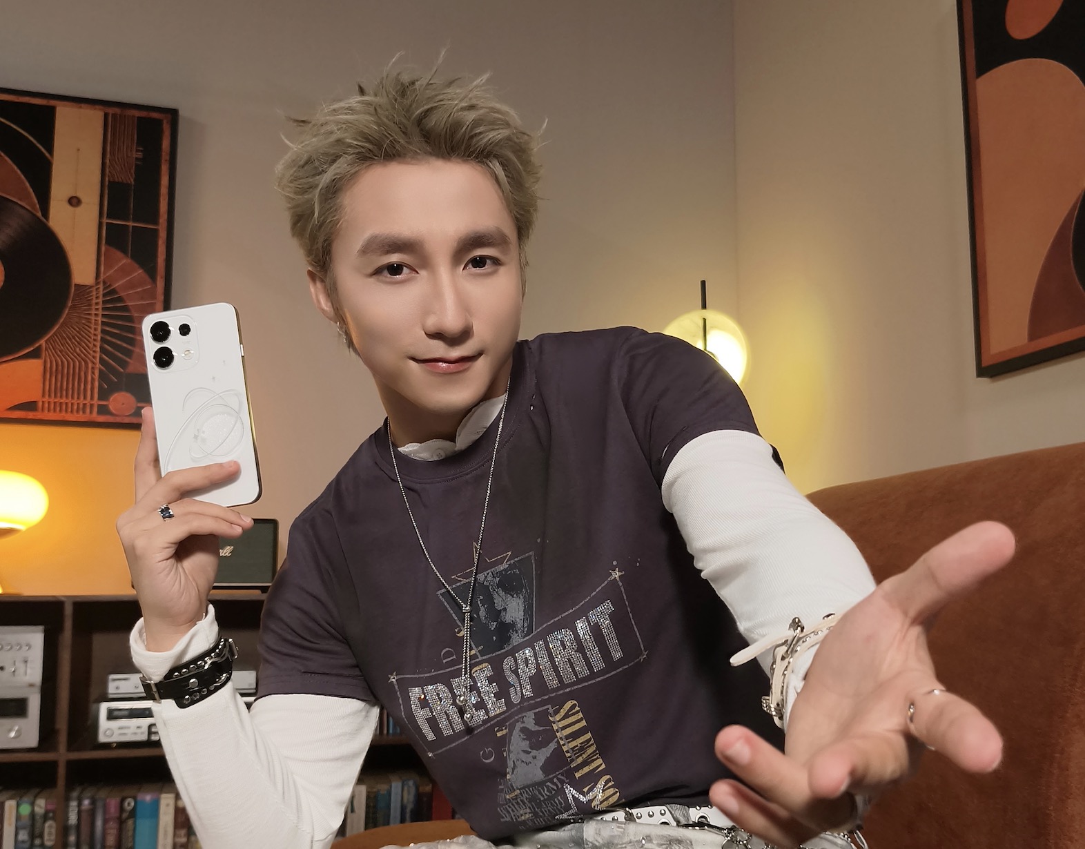 Đánh giá camera OPPO Reno16 5G: Chiếc smartphone khiến 'người dùng' lười chỉnh ảnh hơn bao giờ hết TechTimes Vietnam Sau gần một tuần trải nghiệm, mình không nghĩ OPPO Reno16 5G là chiếc smartphone có camera mạnh nhất trong phân khúc. Thị trường vẫn còn những thiết bị có khả năng zoom xa hơn, xử lý HDR ấn tượng hơn hoặc sở hữu cảm biến lớn hơn.