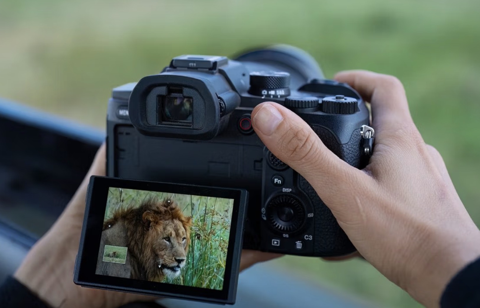 Sony RX10 V ra mắt: Camera zoom siêu xa nhưng mức giá lên đến 2.300 USD gây nhiều tranh cãi TechTimes Vietnam Sony RX10 V ra mắt: Camera zoom siêu xa nhưng mức giá lên đến 2.300 USD gây nhiều tranh cãi