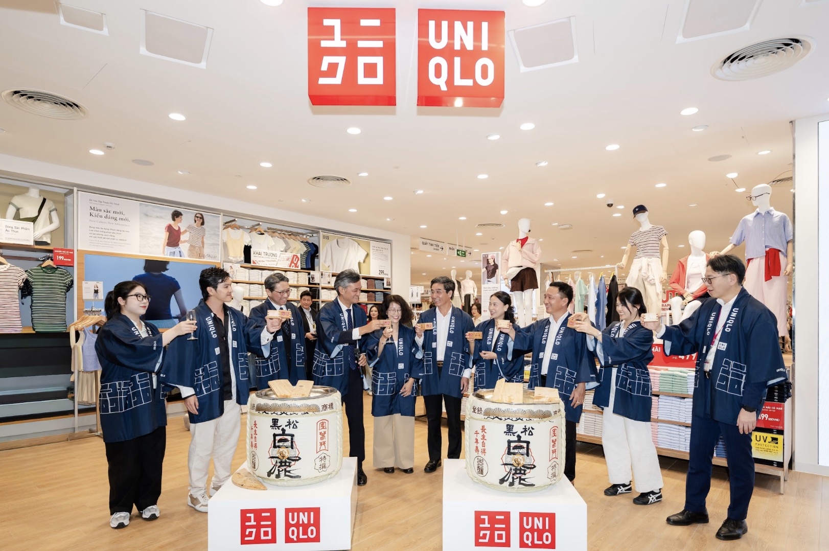 UNIQLO khai trương cửa hàng đầu tiên tại Đà Nẵng, ra mắt bộ sưu tập UTme! lấy cảm hứng từ văn hóa địa phương TechTimes Vietnam UNIQLO khai trương cửa hàng đầu tiên tại Đà Nẵng, ra mắt bộ sưu tập UTme! lấy cảm hứng từ văn hóa địa phương