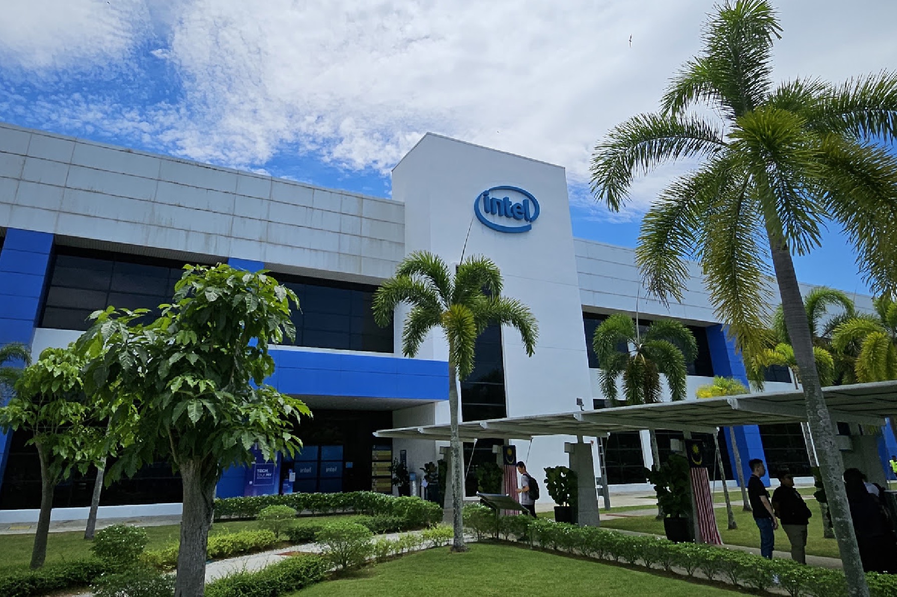 Intel Foundry đạt bước tiến lớn với tiến trình 18A, lần đầu sản xuất chip thương mại bằng High NA EUV TechTimes Vietnam Intel Foundry đạt bước tiến lớn với tiến trình 18A, lần đầu sản xuất chip thương mại bằng High NA EUV