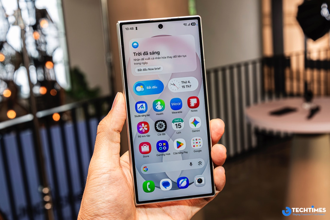 Galaxy Z Fold8 Ultra: Chuẩn Ultra mới cho đa nhiệm, hiệu năng và Galaxy AI trên màn hình gập TechTimes Vietnam Nếu thiết kế là nền tảng, thì khả năng đa nhiệm mới là giá trị cốt lõi của Galaxy Z Fold8 Ultra. Màn hình lớn cho phép chia đôi hoặc chia ba cửa sổ cùng lúc, biến chiếc smartphone thành một không gian làm việc di động thực thụ.
