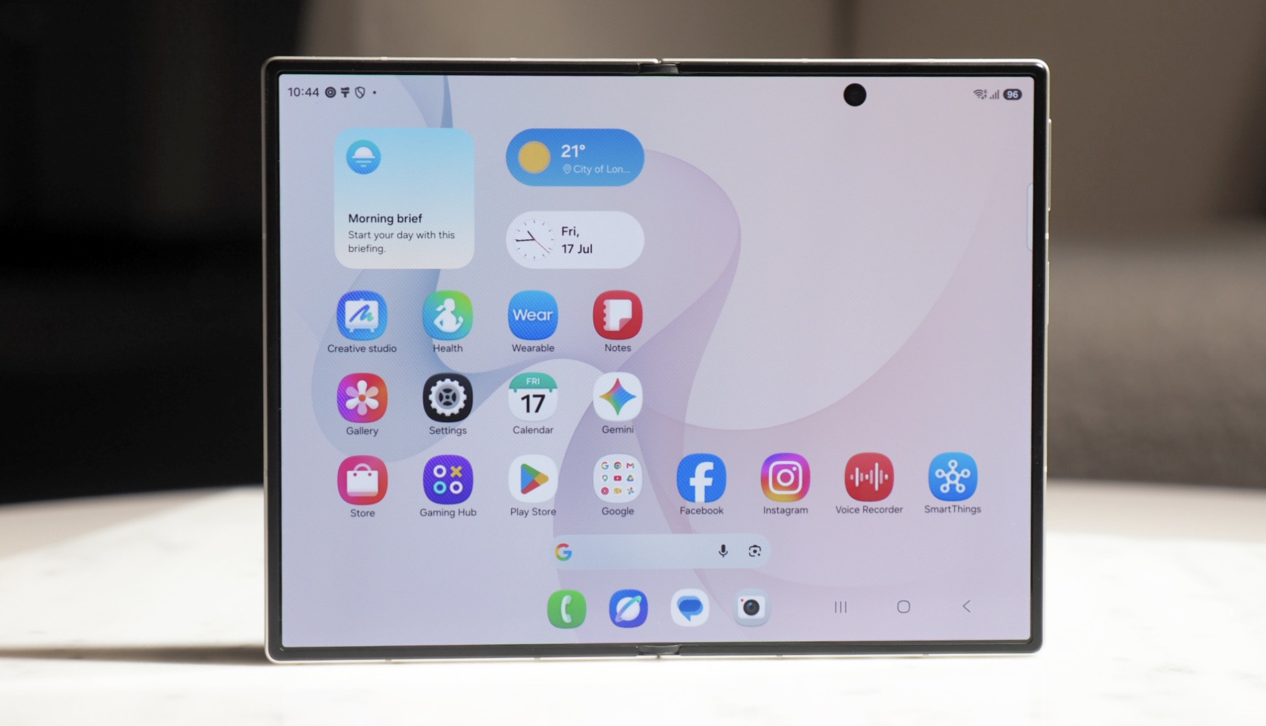 Galaxy Z Fold8 mở rộng không gian làm việc với màn hình lớn và khả năng đa nhiệm linh hoạt, gần với trải nghiệm máy tính bảng.