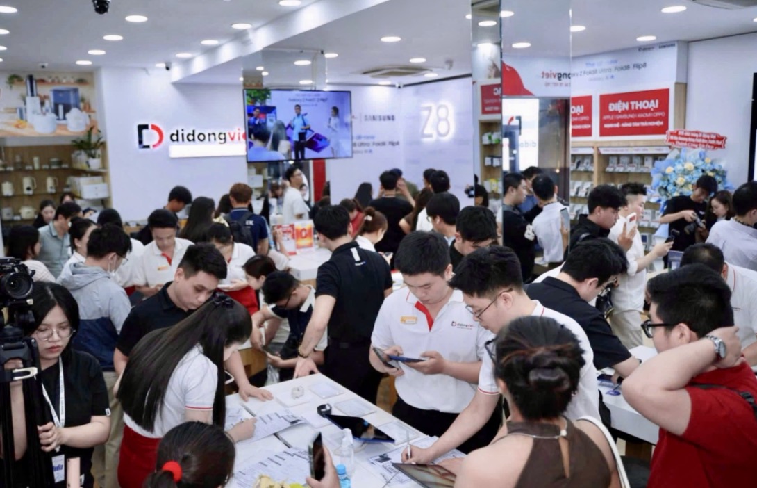 Di Động Việt mở bán Galaxy Z Fold8, Z Flip8 và Z Fold8 Ultra, giao máy ngay trong đêm TechTimes Vietnam Di Động Việt mở bán Galaxy Z Fold8, Z Flip8 và Z Fold8 Ultra, giao máy ngay trong đêm