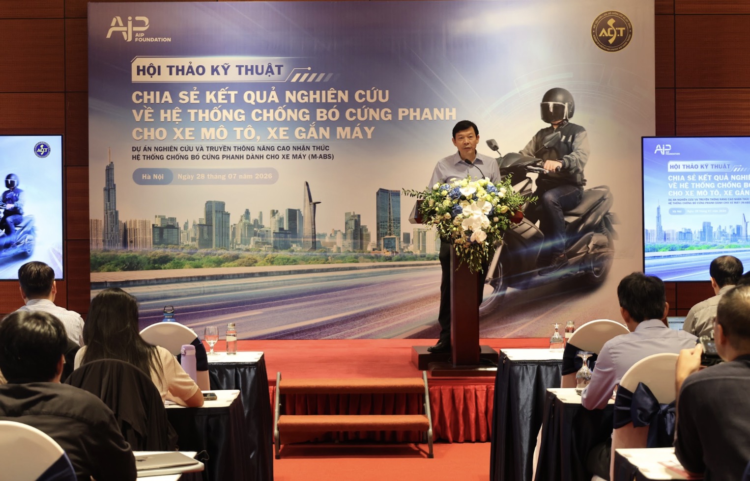 Điều gì xảy ra khi người đi xe máy phanh gấp và ABS giúp duy trì khả năng kiểm soát ra sao? TechTimes Vietnam Điều gì xảy ra khi người đi xe máy phanh gấp và ABS giúp duy trì khả năng kiểm soát ra sao?