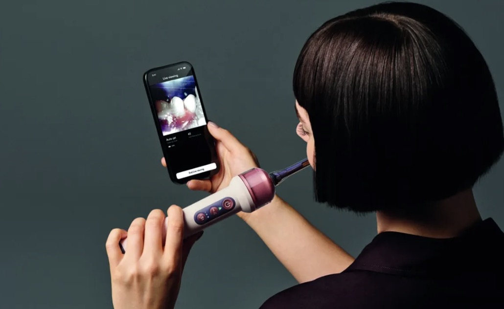 Dyson CameraJet: Bàn chải điện tích hợp camera, AI và tia nước làm sạch kẽ răng TechTimes Vietnam Dyson CameraJet: Bàn chải điện tích hợp camera, AI và tia nước làm sạch kẽ răng