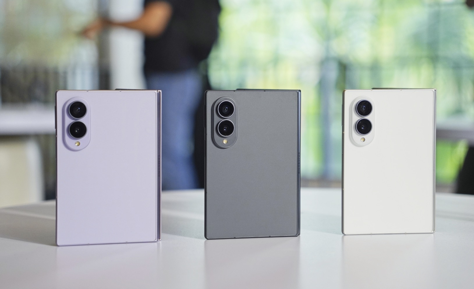 Fold8 phát huy giá trị rõ hơn với người dùng cần không gian màn hình lớn, trong khi smartphone dạng thanh vẫn phù hợp với nhu cầu cơ bản và sự gọn nhẹ.