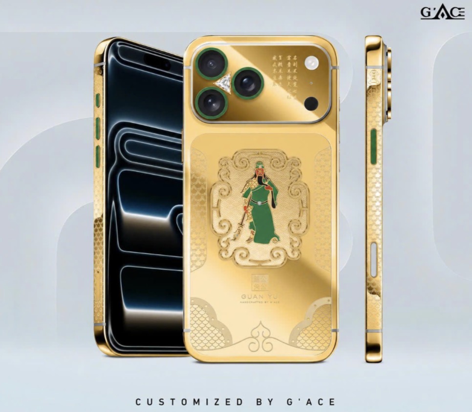 G’ACE ra mắt hệ sinh thái iPhone 18 Pro và Pro Max bespoke giới hạn TechTimes Vietnam Bên cạnh PRIME, G’ACE giới thiệu GUAN YU, bộ sưu tập giới hạn 16 chiếc, lấy cảm hứng từ hình tượng Quan Thánh Đế Quân. Mặt lưng sử dụng thép không gỉ được điêu khắc hoa văn, kết hợp phím bấm bằng vàng 18K Au750 và men màu nung. Sản phẩm có các tùy chọn Rose Gold, Classic Gold và Choco Brown.