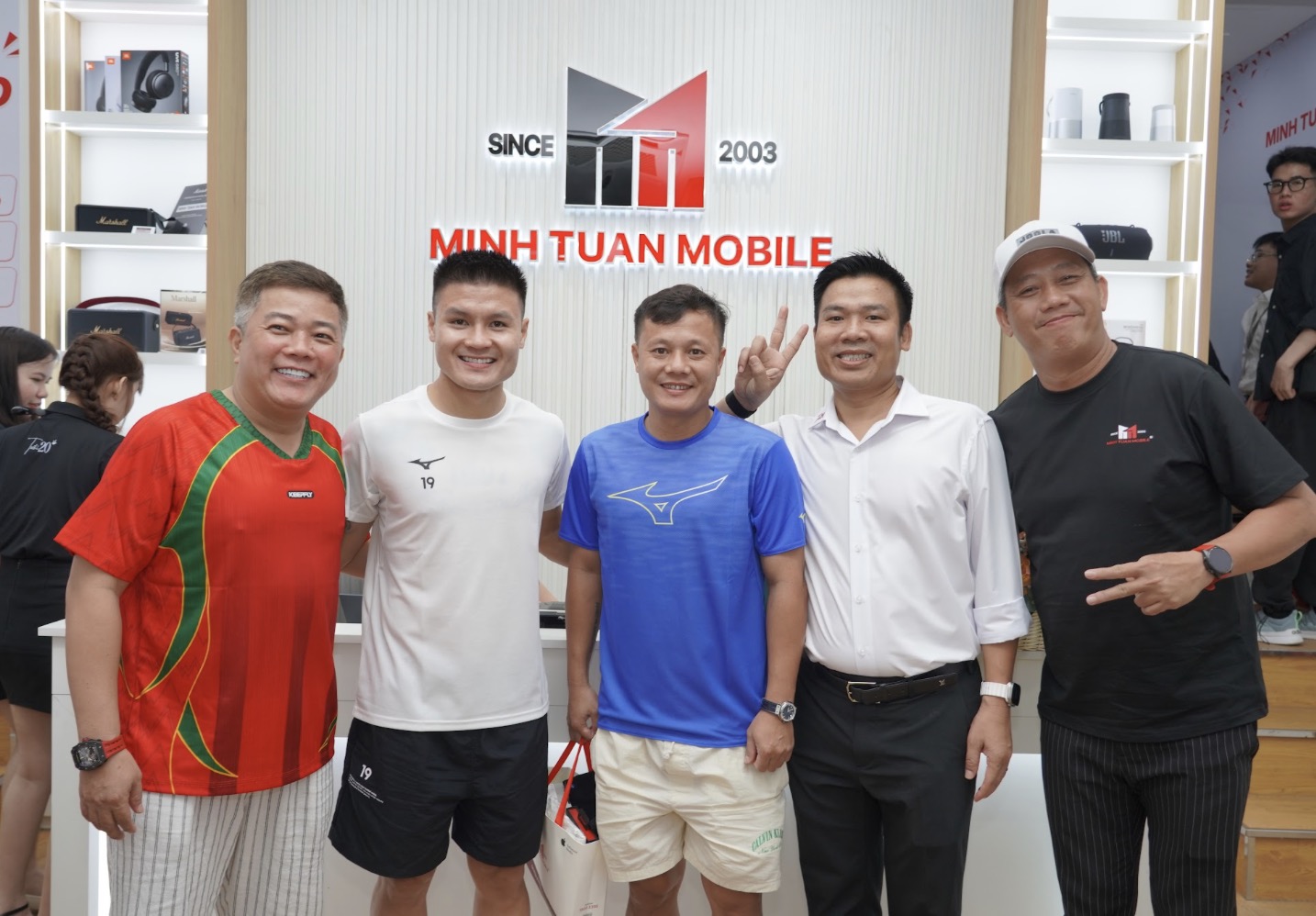 Minh Tuấn Mobile mở bán iPhone 18 Pro, ghi nhận hơn 13.000 đơn đặt trước TechTimes Vietnam Minh Tuấn Mobile mở bán iPhone 18 Pro, ghi nhận hơn 13.000 đơn đặt trước
