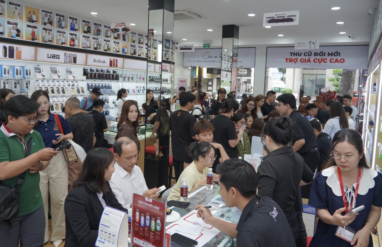 Minh Tuấn Mobile mở bán iPhone 18 Pro, ghi nhận hơn 13.000 đơn đặt trước TechTimes Vietnam Minh Tuấn Mobile mở bán iPhone 18 Pro, ghi nhận hơn 13.000 đơn đặt trước