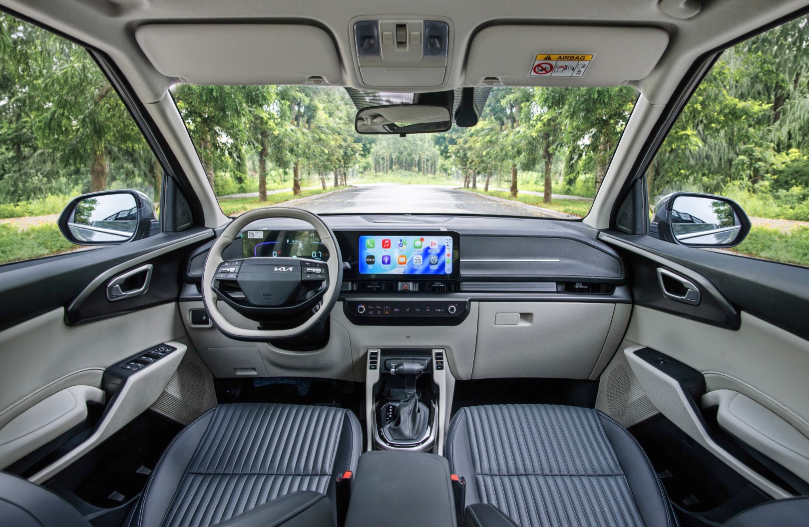 Khoang nội thất Kia Carens Clavis