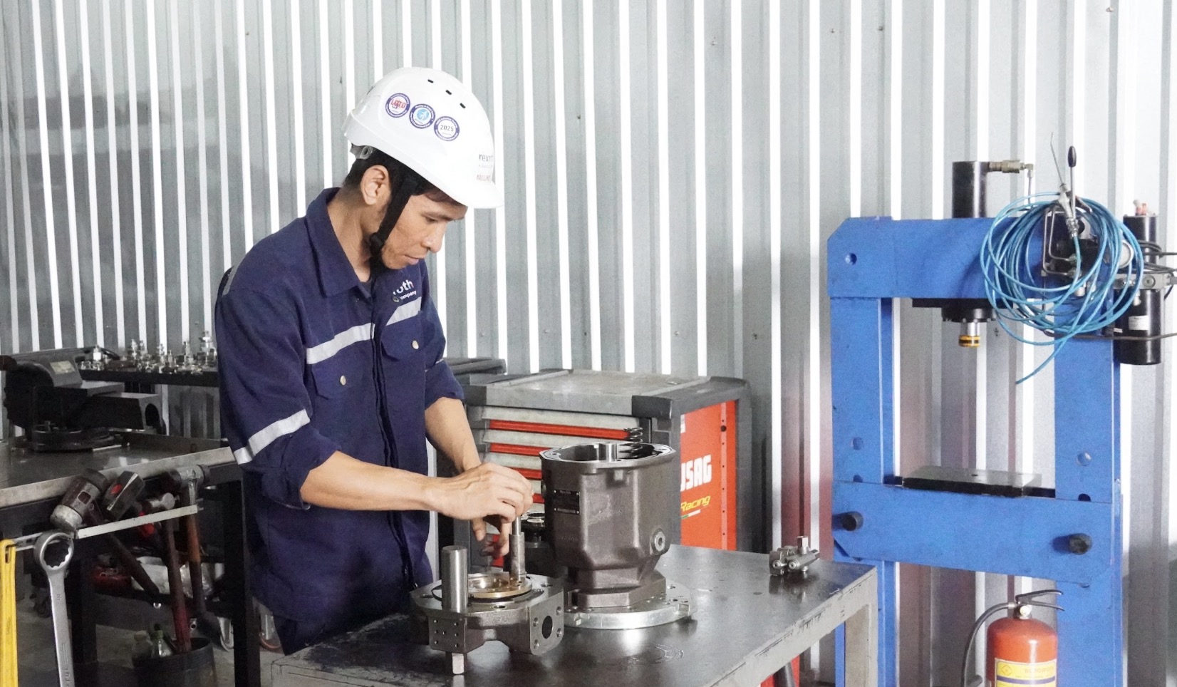 Bosch Rexroth cảnh báo hàng giả trong chuỗi cung ứng công nghiệp TechTimes Vietnam Bosch Rexroth cảnh báo hàng giả trong chuỗi cung ứng công nghiệp