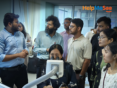 Chương Trình Đào Tạo HelpMeSee tại Guwahati Tiếp Cận 51 Bác Sĩ Nhãn Khoa trên Khắp Vùng Đông Bắc Ấn Độ Trainees at SSDN, Guwahati, attending the HelpMeSee MSICS course. During the program, they developed transferable surgical skills and received hands-on guidance from HMS Vision Private Limited instructors.