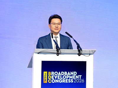 Định hình lại giá trị mạng lưới cho sự tăng trưởng mới trong kỷ nguyên AI Bob Chen, President of Huawei Optical Business Product Line, Delivering the Speech