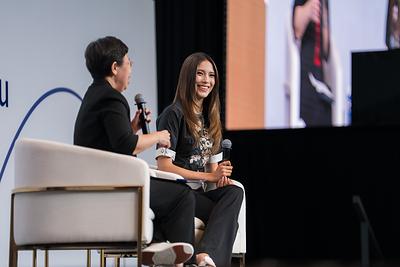 Eileen Gu engages in conversation with Singapore Management University (SMU) President Lily Kong on human potential and personal growth.