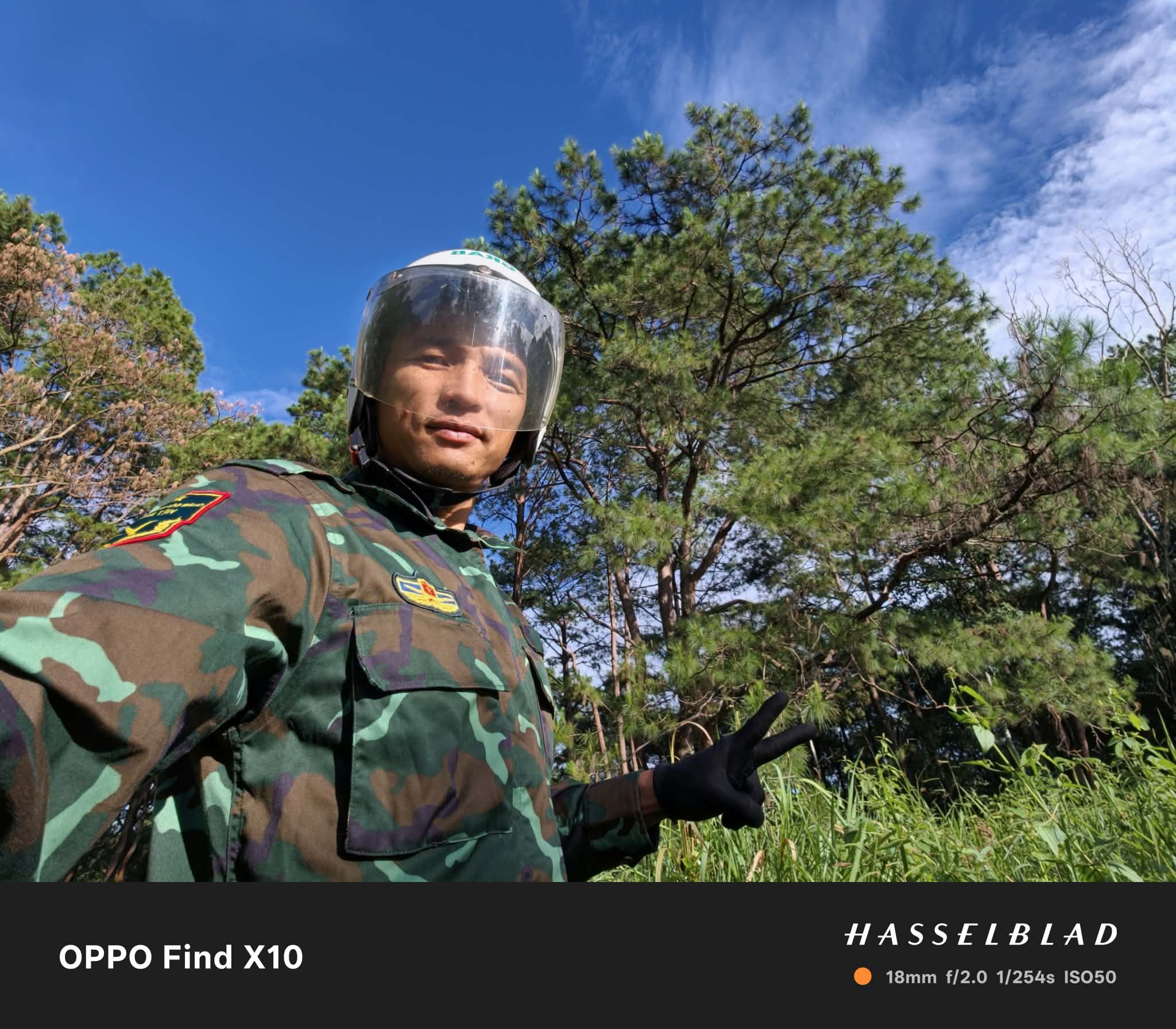 Đánh giá OPPO Find X10: Camera Hasselblad 200MP và triết lý “Thật như mắt thấy” TechTimes Vietnam LUMO hạn chế làm nét, khử nhiễu và tái tạo chi tiết bằng AI quá mức, giữ kết cấu da và đường nét chân dung tự nhiên.