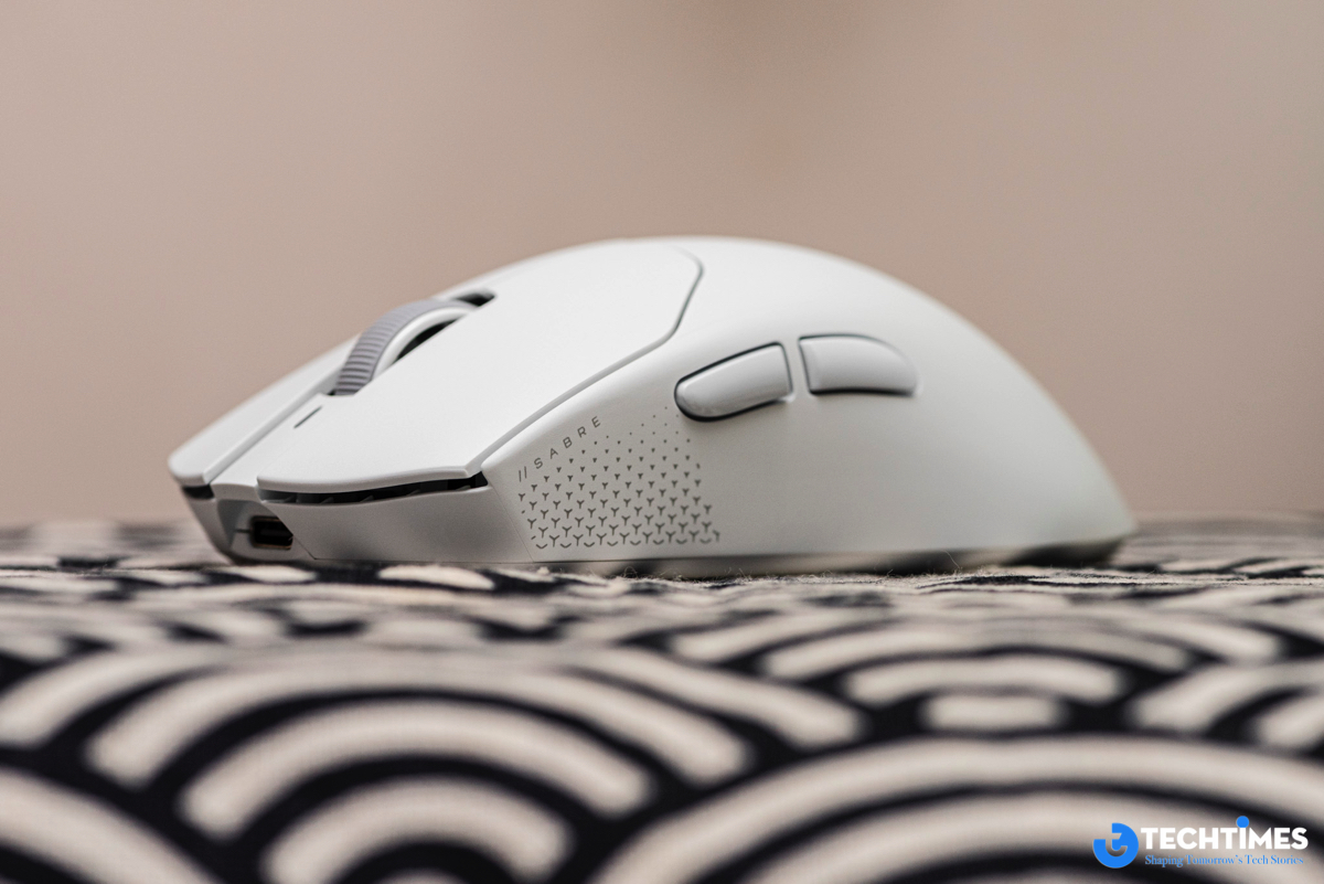 Đánh giá CORSAIR SABRE V3 PRO UltraLight Wireless: Chuột gaming 37g và tham vọng nâng tầm độ chính xác TechTimes Vietnam Đánh giá CORSAIR SABRE V3 PRO UltraLight Wireless: Chuột gaming 37g và tham vọng nâng tầm độ chính xác