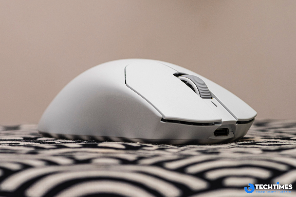 Đánh giá CORSAIR SABRE V3 PRO UltraLight Wireless: Chuột gaming 37g và tham vọng nâng tầm độ chính xác TechTimes Vietnam Đánh giá CORSAIR SABRE V3 PRO UltraLight Wireless: Chuột gaming 37g và tham vọng nâng tầm độ chính xác