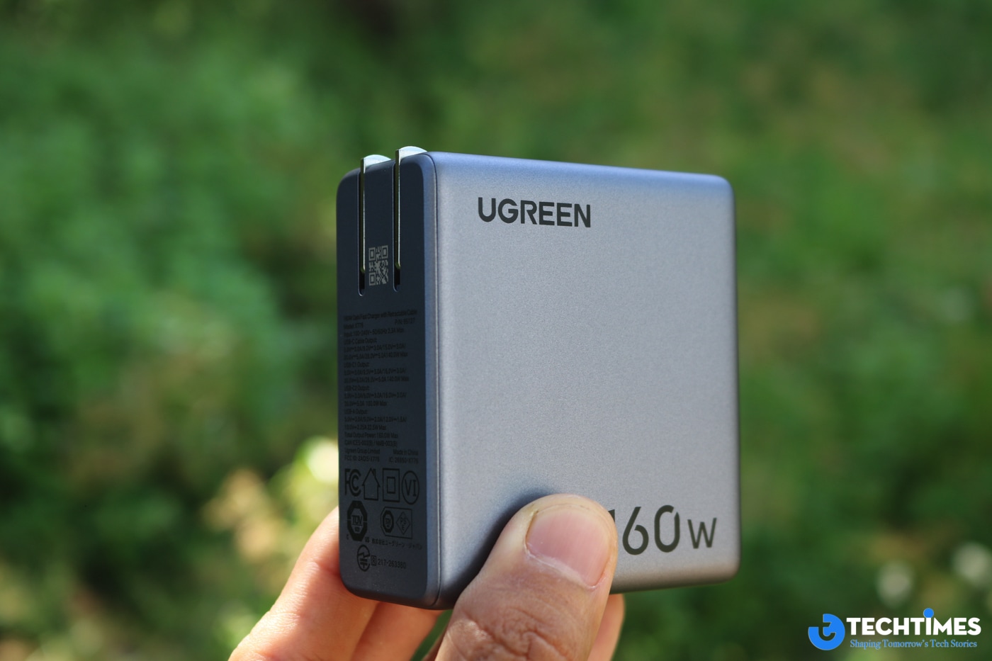 Trải nghiệm bộ ba phụ kiện UGREEN: Sạc không dây Qi2, củ sạc GaN 160W và pin dự phòng tản nhiệt chất lỏng TechTimes Vietnam Cận cảnh củ sạc Nexode Pro 160W