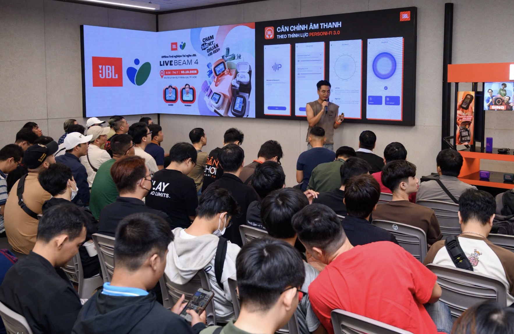 JBL Live Beam 4 được trải nghiệm thực tế trong buổi offline cùng Tinh tế