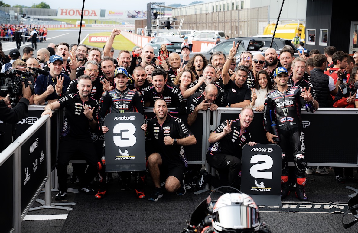 Aprilia Racing lập cú đúp podium tại MotoGP Nhật Bản, 4 xe RS-GP26 vào Top 6 TechTimes Vietnam Aprilia Racing lập cú đúp podium tại MotoGP Nhật Bản, 4 xe RS-GP26 vào Top 6