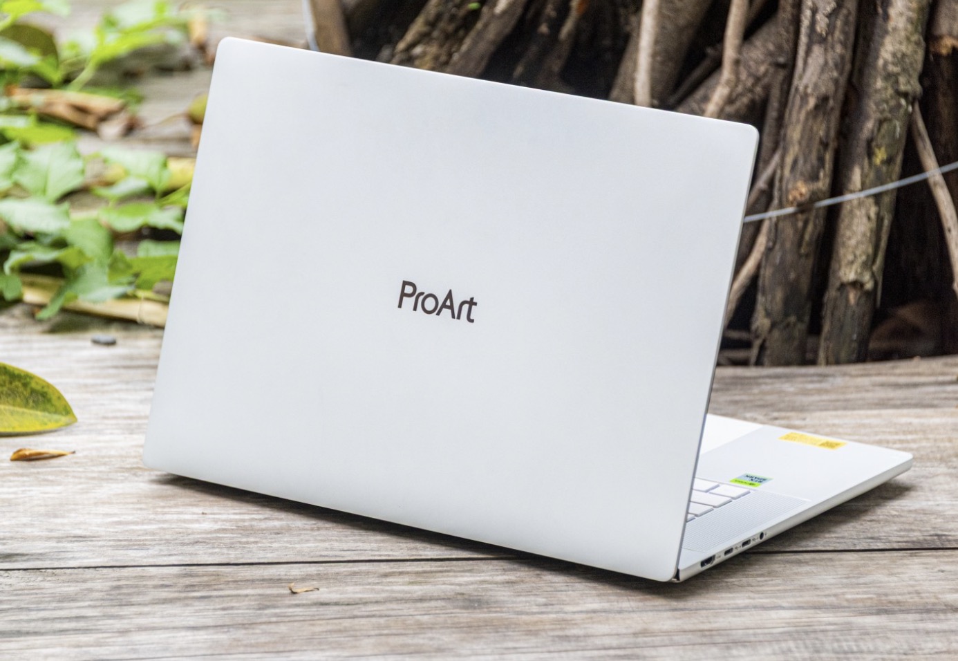 ASUS mở bán ProArt P16 tại Việt Nam, trang bị NVIDIA RTX Spark và bộ nhớ hợp nhất 128GB